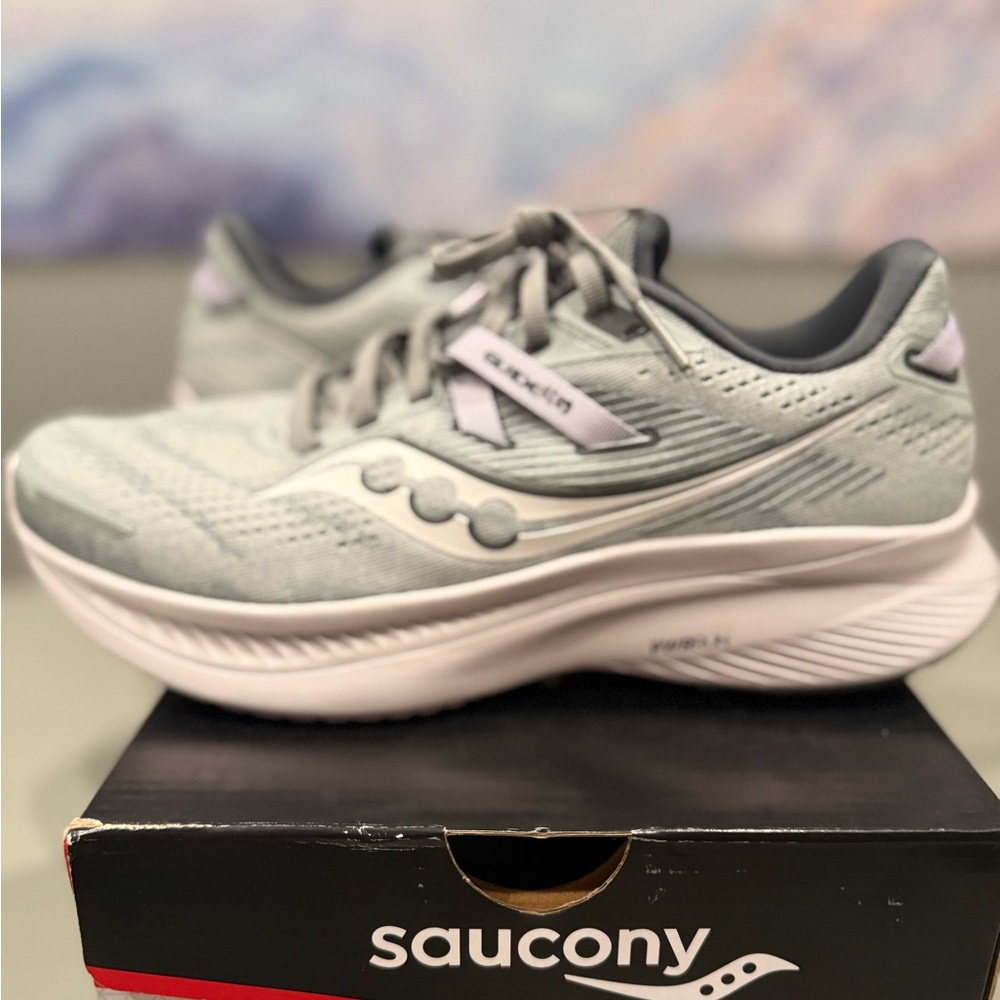 NWT Saucony Women's size 10 - Guide 16 Shoes in light grey